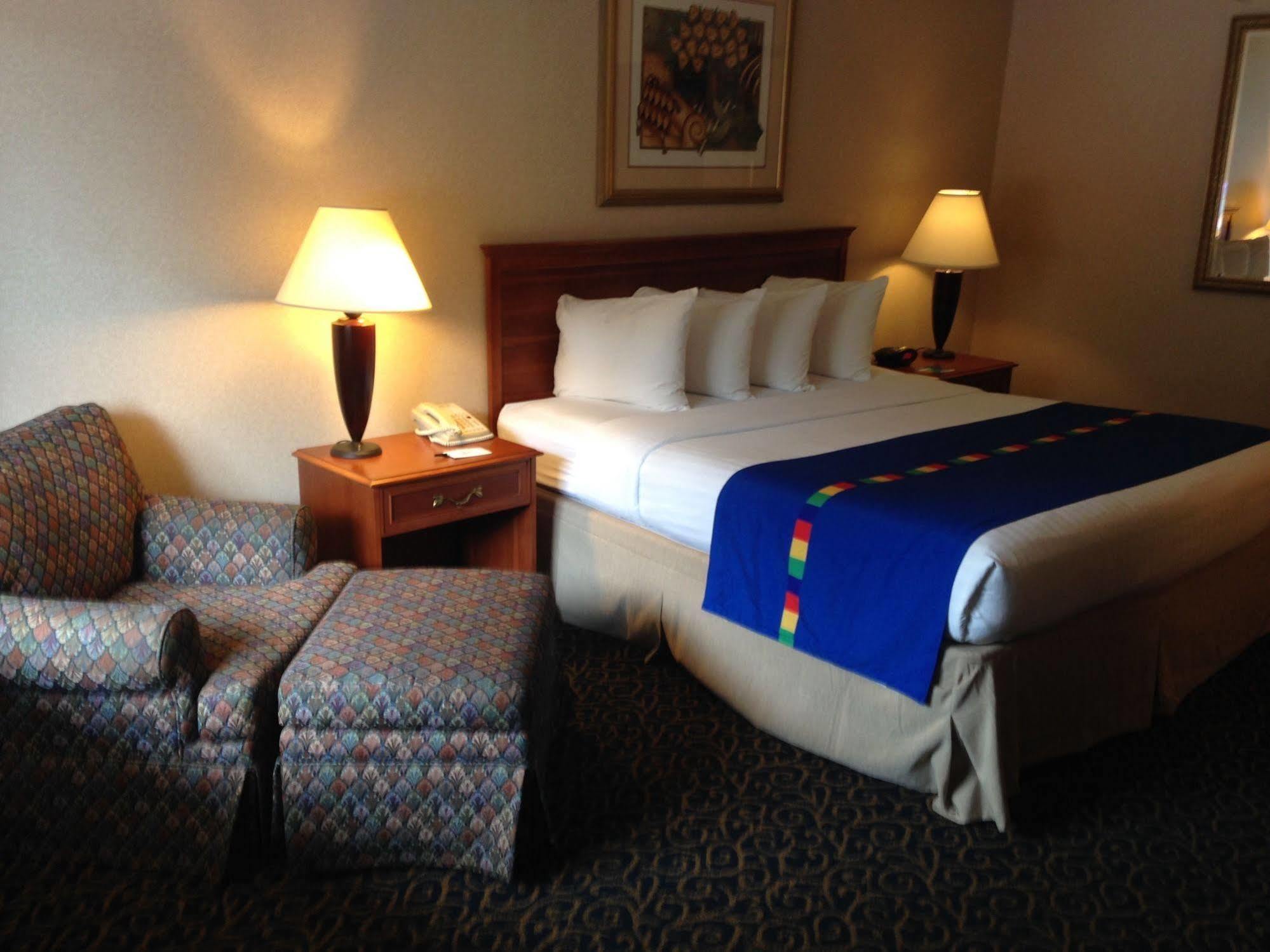 Park Inn By Radisson Harrisburg West Меканиксберг Экстерьер фото