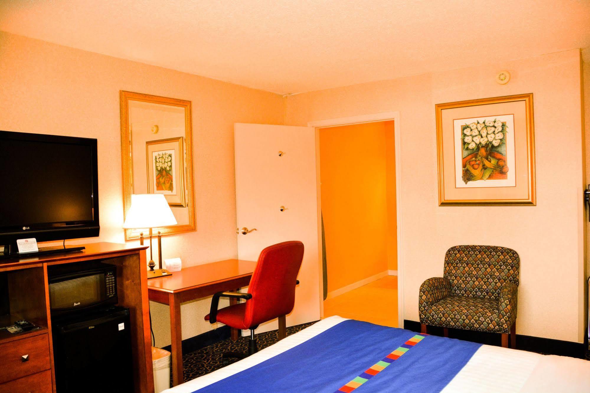 Park Inn By Radisson Harrisburg West Меканиксберг Экстерьер фото